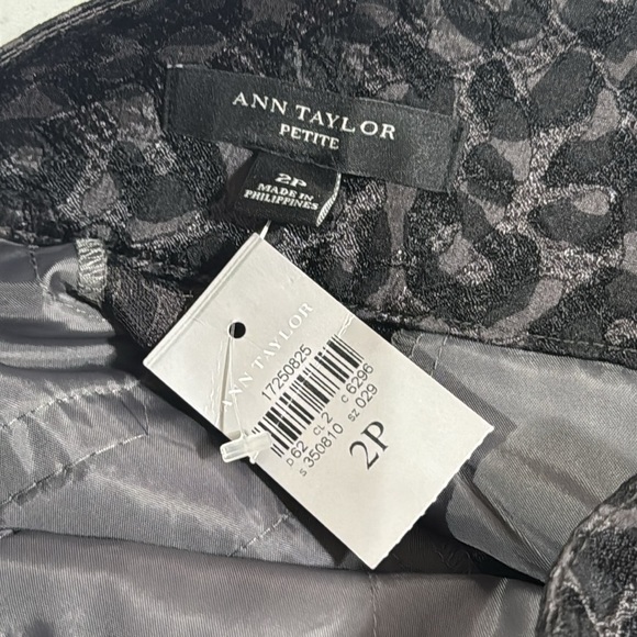 Ann Taylor Leopard Print Pants Straight Leg Cropped Black Gray Women’s Size 2P - Picture 6 of 11